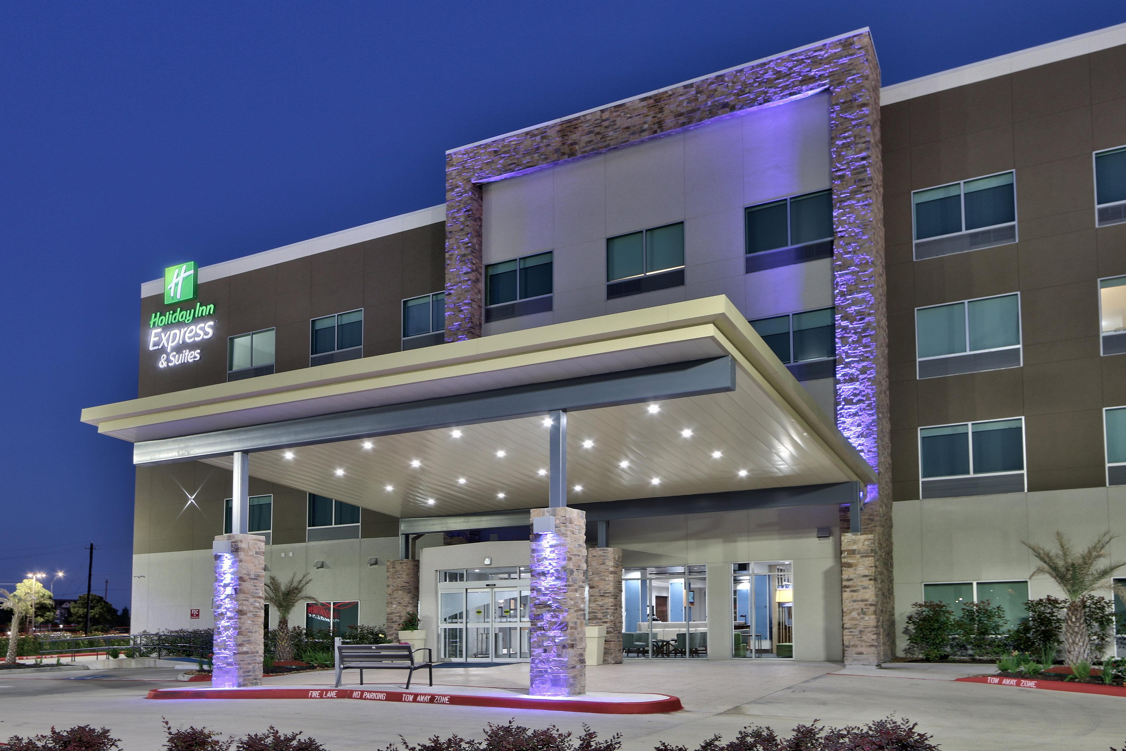 Holiday Inn Express & Suites - Houston East - Beltway 8, An Ihg Hotel Cloverleaf Exterior photo