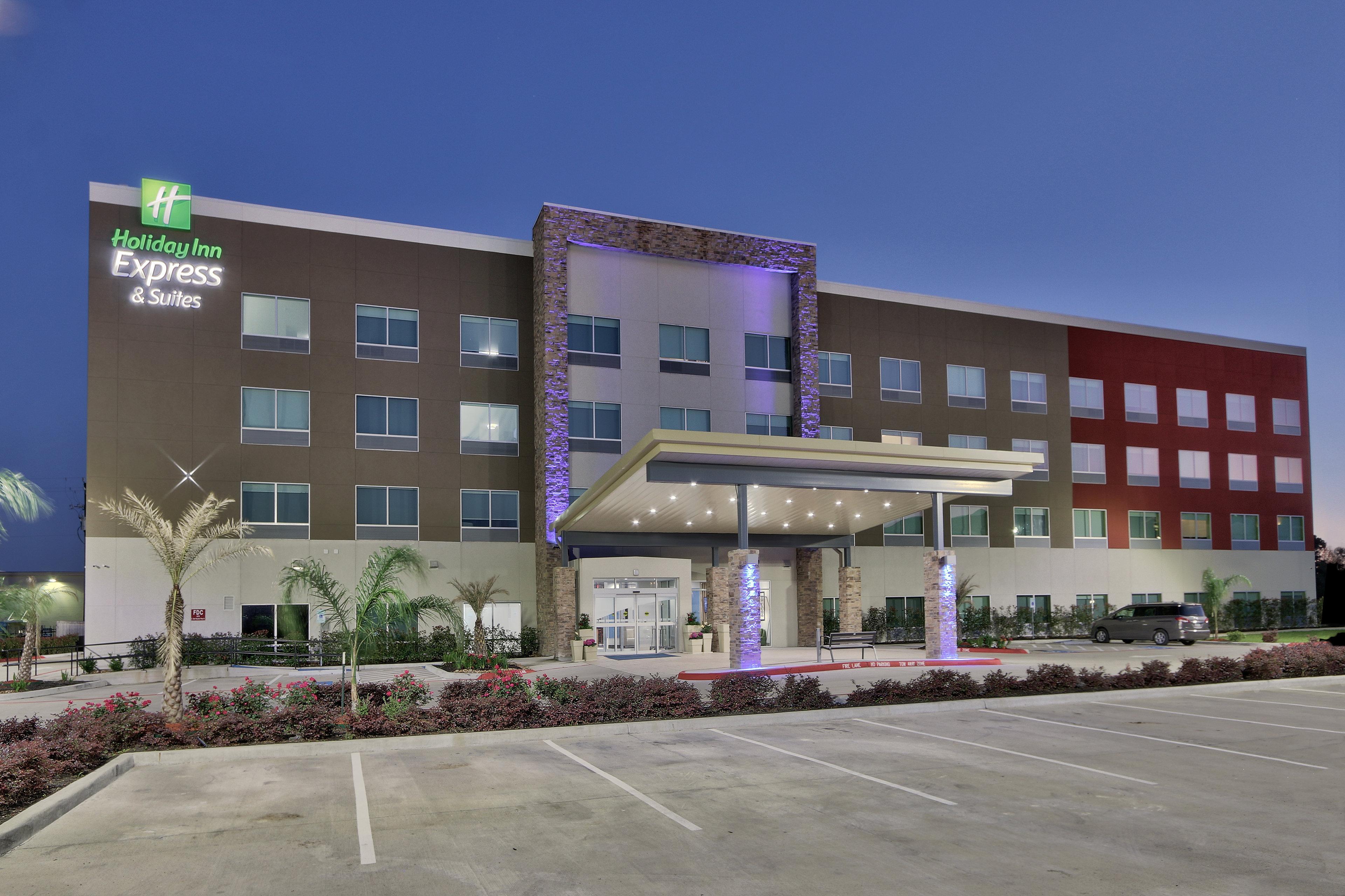 Holiday Inn Express & Suites - Houston East - Beltway 8, An Ihg Hotel Cloverleaf Exterior photo